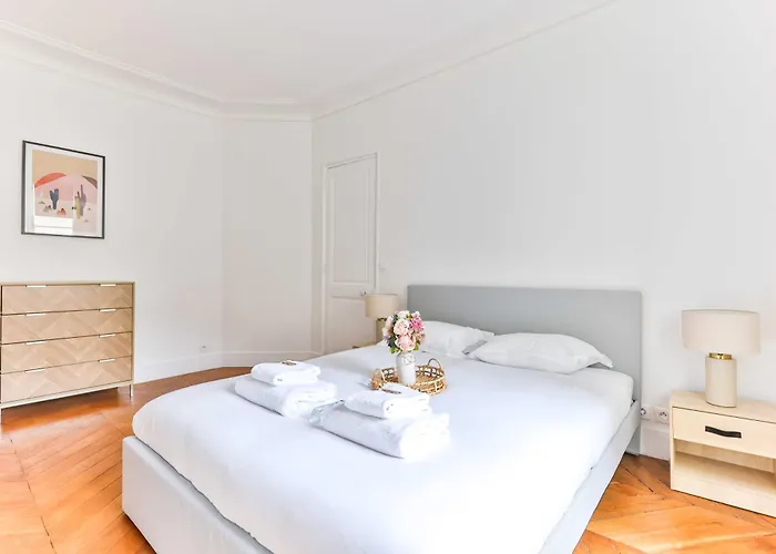 Апартаменты Spacious - 2br-4p - Montmartre-moulin Rouge Париж