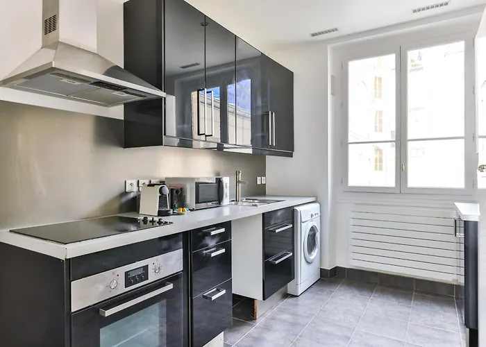 Апартаменты Spacious - 2br-4p - Montmartre-moulin Rouge Париж